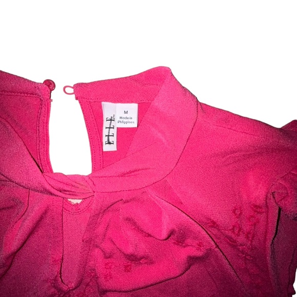 Pink Elle Beautiful blouse Sz M Embroidered keyhole opening - Picture 6 of 11